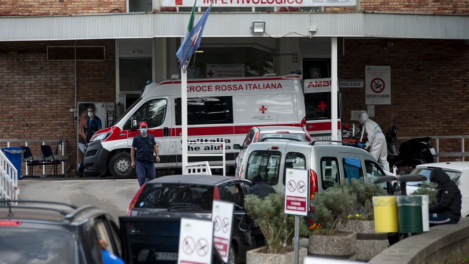 Koronawirus. Włochy. "Oddziały intensywnej terapii pustoszeją z powodu zgonów"