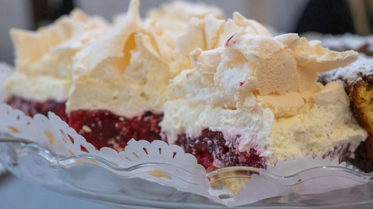 Popularne ciasto robię z sezonowymi owocami
