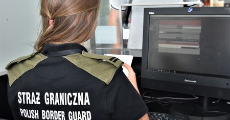 Chciała polecieć na wakacje do Turcji. Kontrola dokumentu zakończyła się zatrzymaniem i grzywną