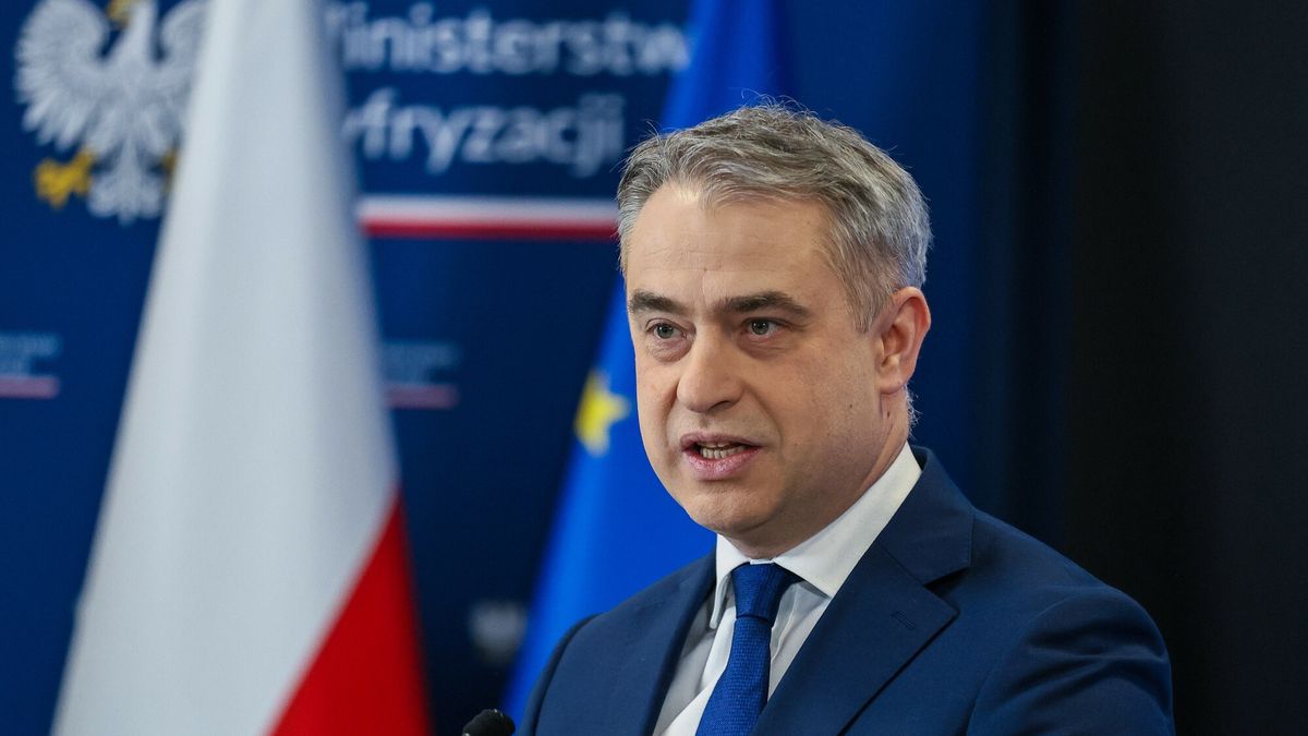 Konferencja Ministra Cyfryzacji i szefa NCBiRFot. Beata Zawadzka/East News, 13.01.2025. Warszawa. Konferencja prasowa wicepremiera i ministra cyfryzacji Krzysztofa Gawkowskiego (n/z) oraz dyrektora Narodowego Centrum Badan i Rozwoju prof. Jerzego Malachowskiego, nt. pieniedzy w ramach mechanizmu Funduszu AI w 2025 roku.Beata Zawadzka