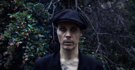 Ville Valo wciąż ma w sobie mroczny magnetyzm. Wrócił po latach i uwodzi albumem "Neon Noir"