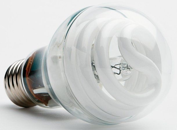 Połączenie lampy halogenowej i świetlówki