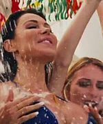 ''Piranha 3DD'': Nagie kobiety i krwiożercze ryby w zwiastunie [wideo]