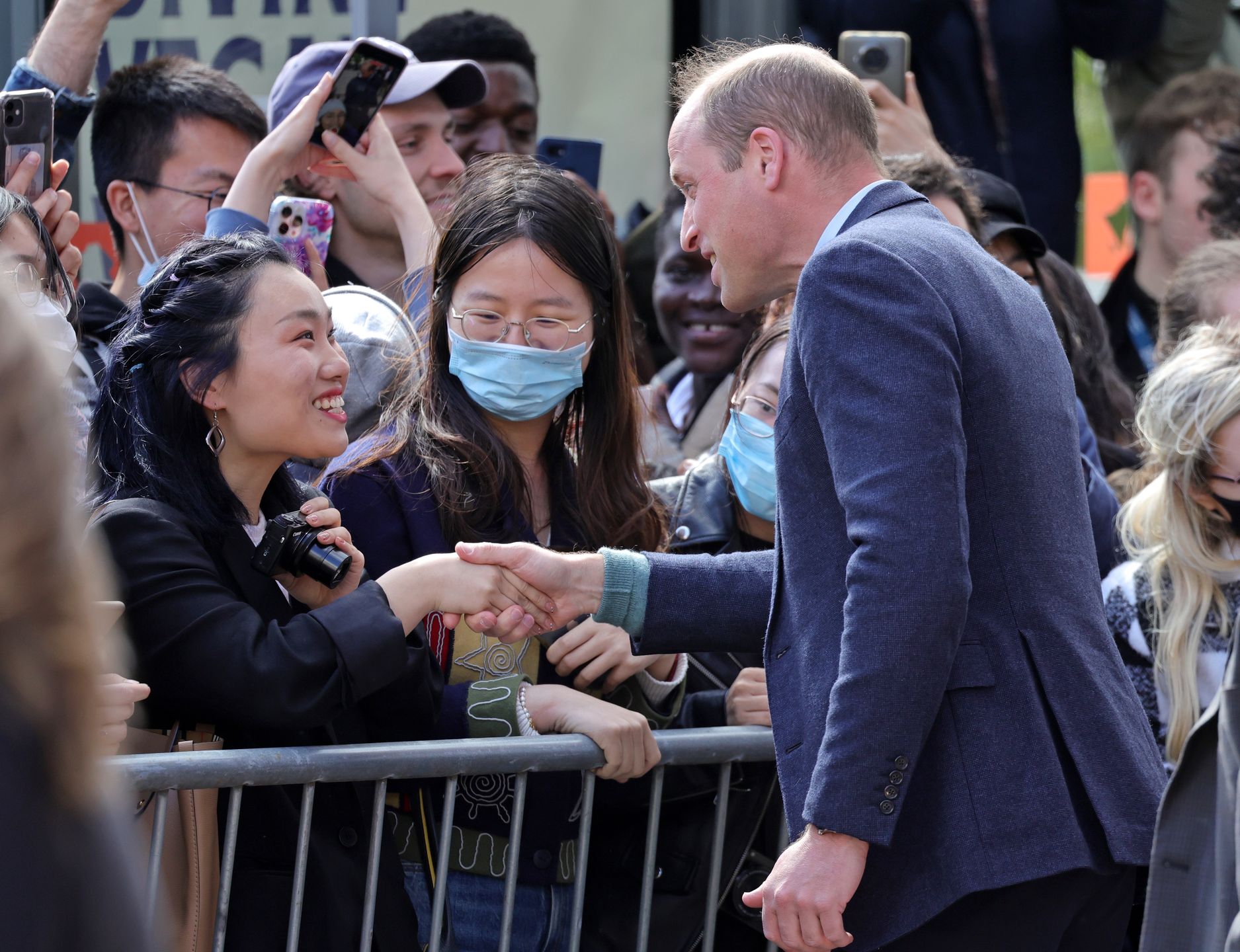 Kate i William wizytują w Szkocji i bratają się z poddanymi. Dla nich złamali protokół 
