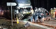 Tragiczny wypadek na Podlasiu. Auto wbiło się w autokar