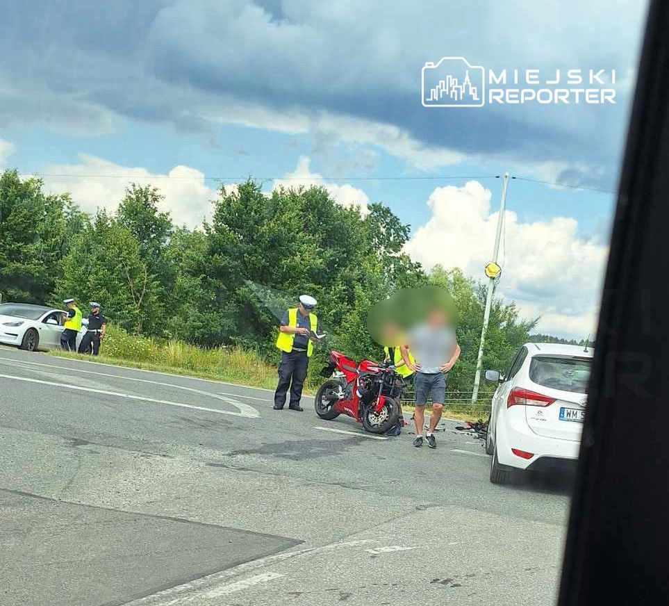 Kobierne: Zderzenie samochodu osobowego z motocyklistką na DK 92. W akcji śmigłowiec LPR
