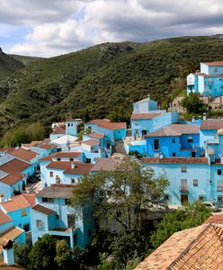 Wioska smerfów. Niebieska wioska w Andaluzji