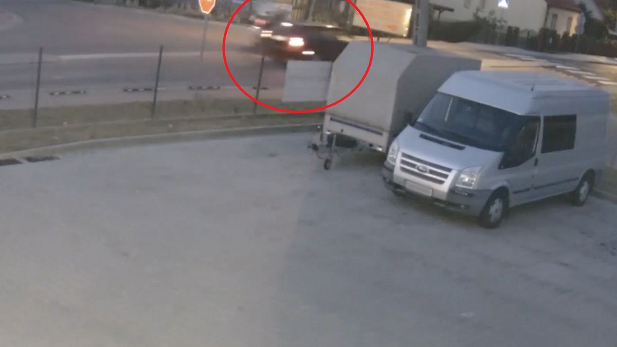 Mężczyzna potrącił 16-latka poruszającego się motorowerem i uciekł z miejsca wypadku. 