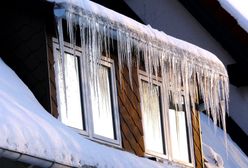 Odśnieżanie dachu. O obowiązku przypomina MSWiA