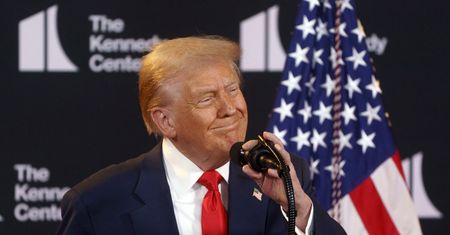 Putin chce porozumienia? Trump ostrzega dzień przed spotkaniem