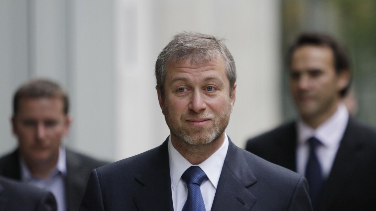 Zamrożono aktywa warte ponad  7 miliardów dolarów, które są powiązane z rosyjskim oligarchą Romanem Abramowiczem