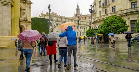 Tragiczny bilans sztormu w Hiszpanii — cztery osoby nie żyją. Odwołano procesję w Sewilli