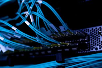 Firmy muszą stawiać na cyberbezpieczeństwo. Jak chronić biznes?