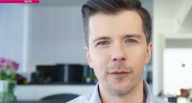 Radosław Kotarski zachęca do załatwiania spraw w Banku Millennium z domu (wideo)