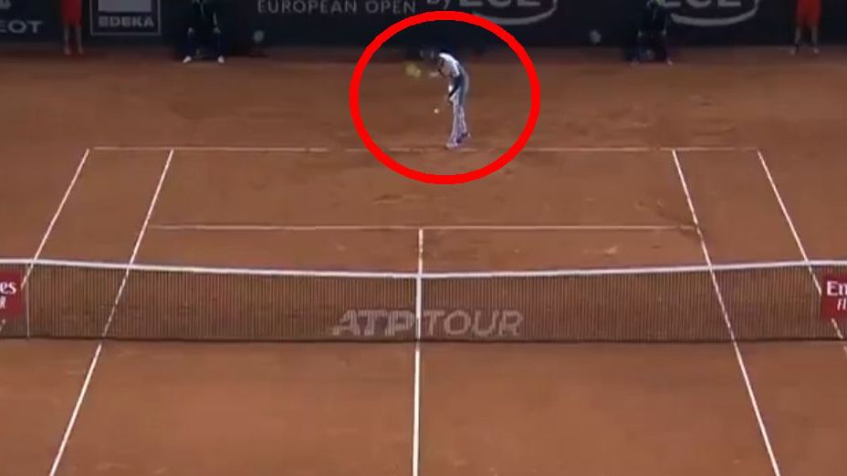 Zdjęcie okładkowe artykułu: Twitter / Tennis TV / Na zdjęciu: Alexander Bublik i jego serwis w meczu z Christianem Garinem