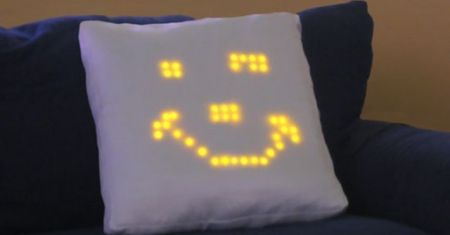 Uśmiechnij się przez poduszkę