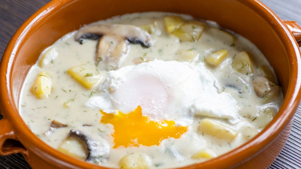 Kulajda, czyli czeska zupa grzybowa z jajkiem w koszulce
