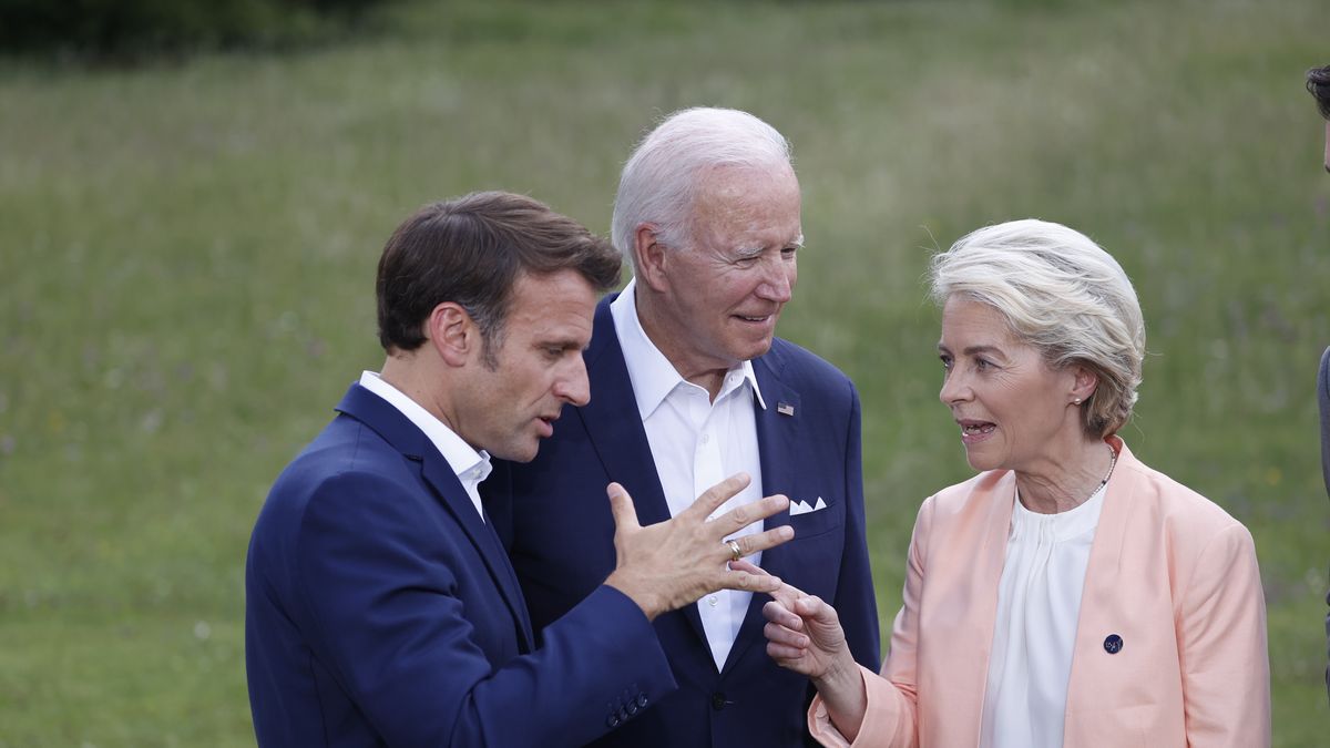 Na zdjęciu Emmanuel Macron, Joe Biden i Ursula von der Leyen