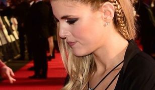 Ashley James trudno było zapanować nad obłędnym dekoltem