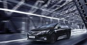 Toyota oferuje nowe pakiety stylistyczne dla modeli Avensis i Hilux
