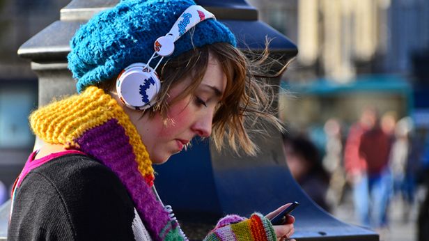 W skrócie: Darmowa muzyka dla Polaków, mały Mark Zuckerberg, wpadki "Loopera" 1