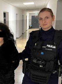 20-latka i 18-latek prawie podpalili dom. W mieszkaniu znaleziono dziecko i narkotyki