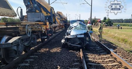 Policjanci z Lubińca wyjaśniają przyczyny i okoliczności tragedii na torach.
