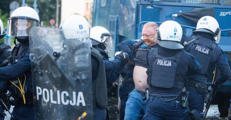 Lubin. Zamieszki pod komendą. W pogotowiu armatka wodna i kontrterroryści