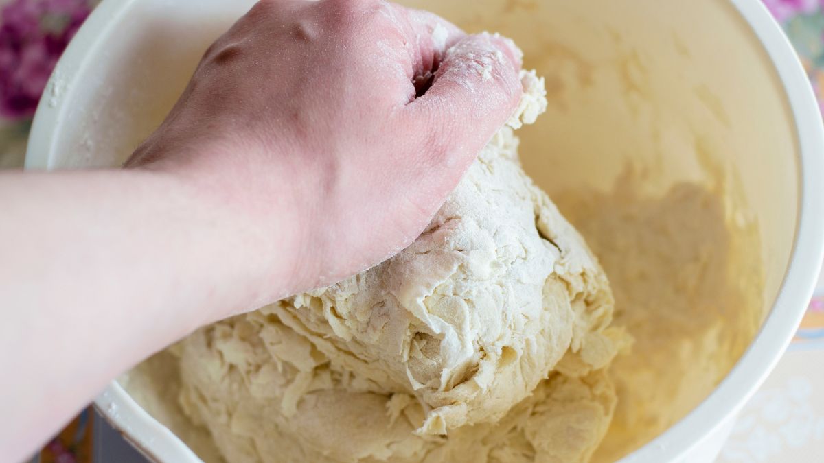 Ciasto drożdżowe robię inaczej niż wszyscy. Dzięki sprytnemu trikowi wyrasta o wiele szybciej