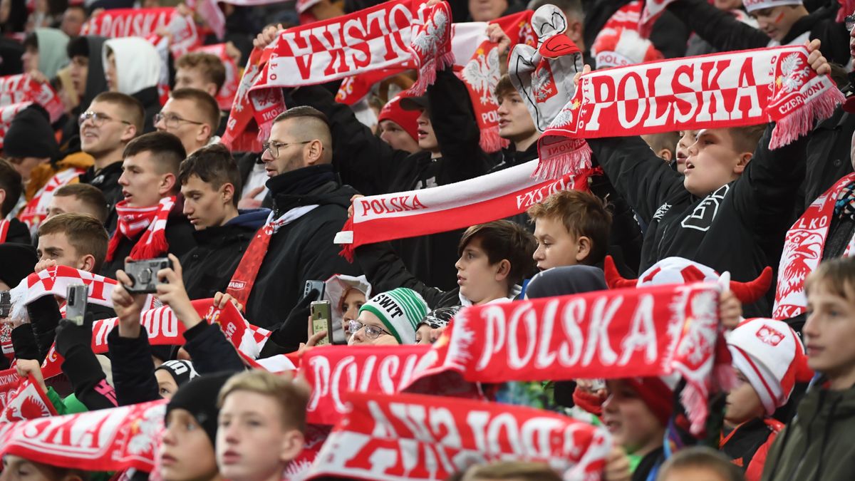 Zdjęcie okładkowe artykułu: PAP / Leszek Szymański / Na zdjęciu: kibice na meczu Polska - Chile