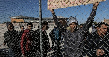 Fala uchodźców w Europie. Komisja Europejska rozczarowana realizacją podziału imigrantów