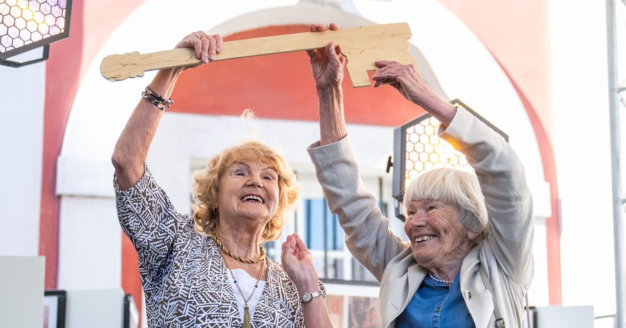Senioralni. Poznań 2025: Prezydent przekazał seniorom klucze do miasta