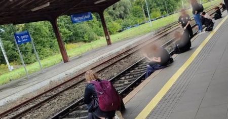 Problem i śmiertelne niebezpieczeństwo na dworcach. "Nie przechodźmy obojętnie"
