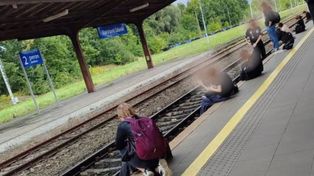 Problem i śmiertelne niebezpieczeństwo na dworcach. "Nie przechodźmy obojętnie"