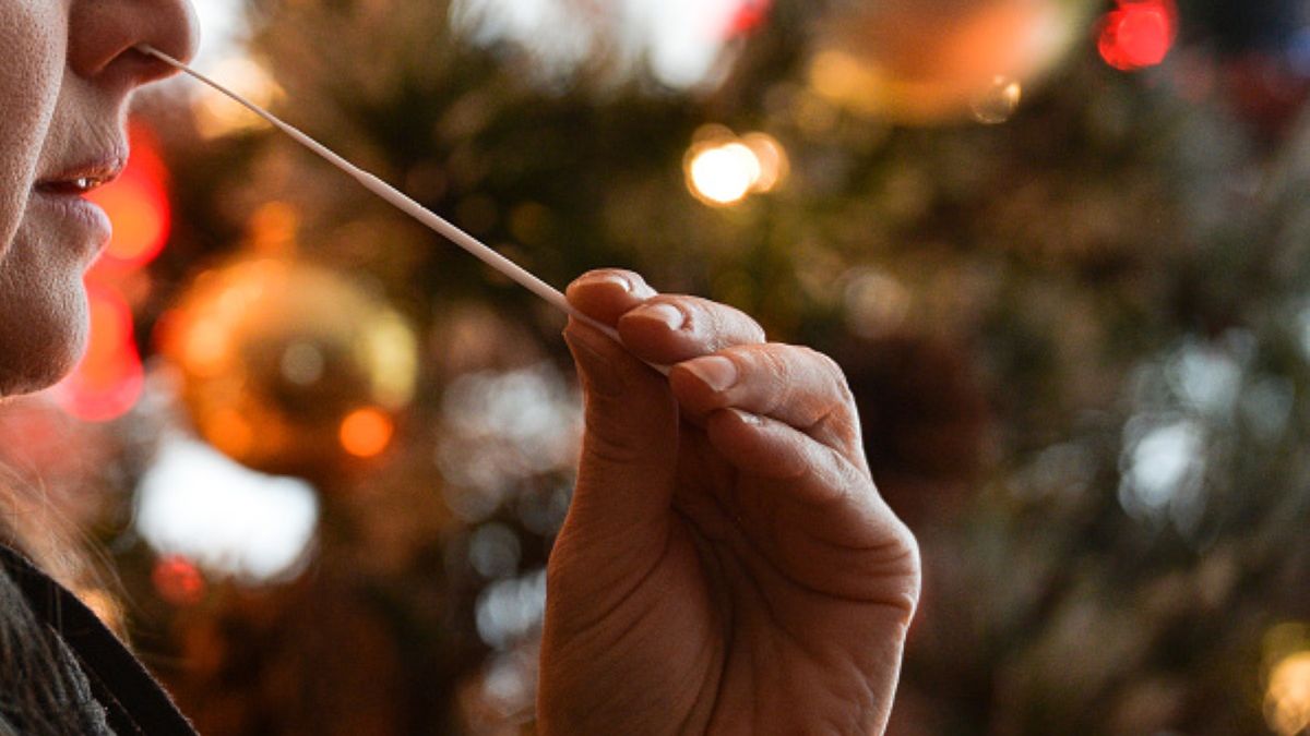 Omikron – wiemy, jak łatwo możesz zorientować się, że zaraziłeś się nowym wariantem koronawirusa 