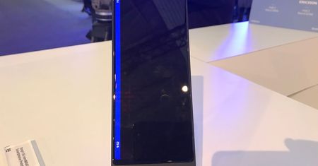 Na OLX ktoś sprzedaje flagowy telefon SONY, który nigdy nie miał premiery