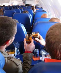 Tego nie pij w samolocie. Stewardesy ostrzegają