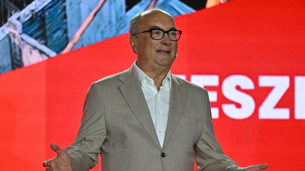 Konwencja Lewicy w Krakowie
Fot. Artur Barbarowski/East News, Krakow, 07.09.2024. Konwencja Lewicy w Krakowie "Mieszkanie Prawem Nie Towarem ", poswieconej tematyce mieszkalnictwa, bezpieczenstwa spolecznego i samorzadu. Jednoczesnie  inauguracja nowego sezonu politycznego Lewicy. 
N/z: Wlodzimierz Czarzasty
Artur Barbarowski