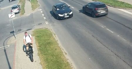 Pożyczył „ukradł” rower elektryczny zaparkowany przy dworcu. Sprawcę nagrały kamery miejskie