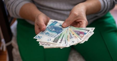 Nie będzie dwóch podwyżek. Ekspert mówi co z płacą minimalną