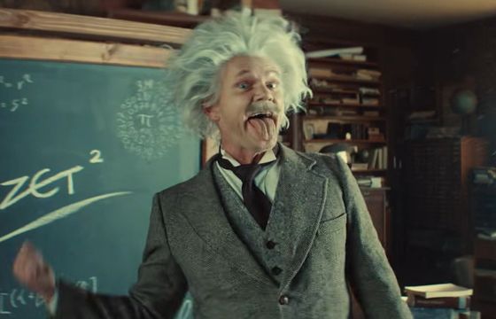 Radio ZET reklamuje "100 twarzy Cezarego Pazury"