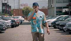 Arnold Schwarzenegger przekonuje do kupna samochodów elektrycznych