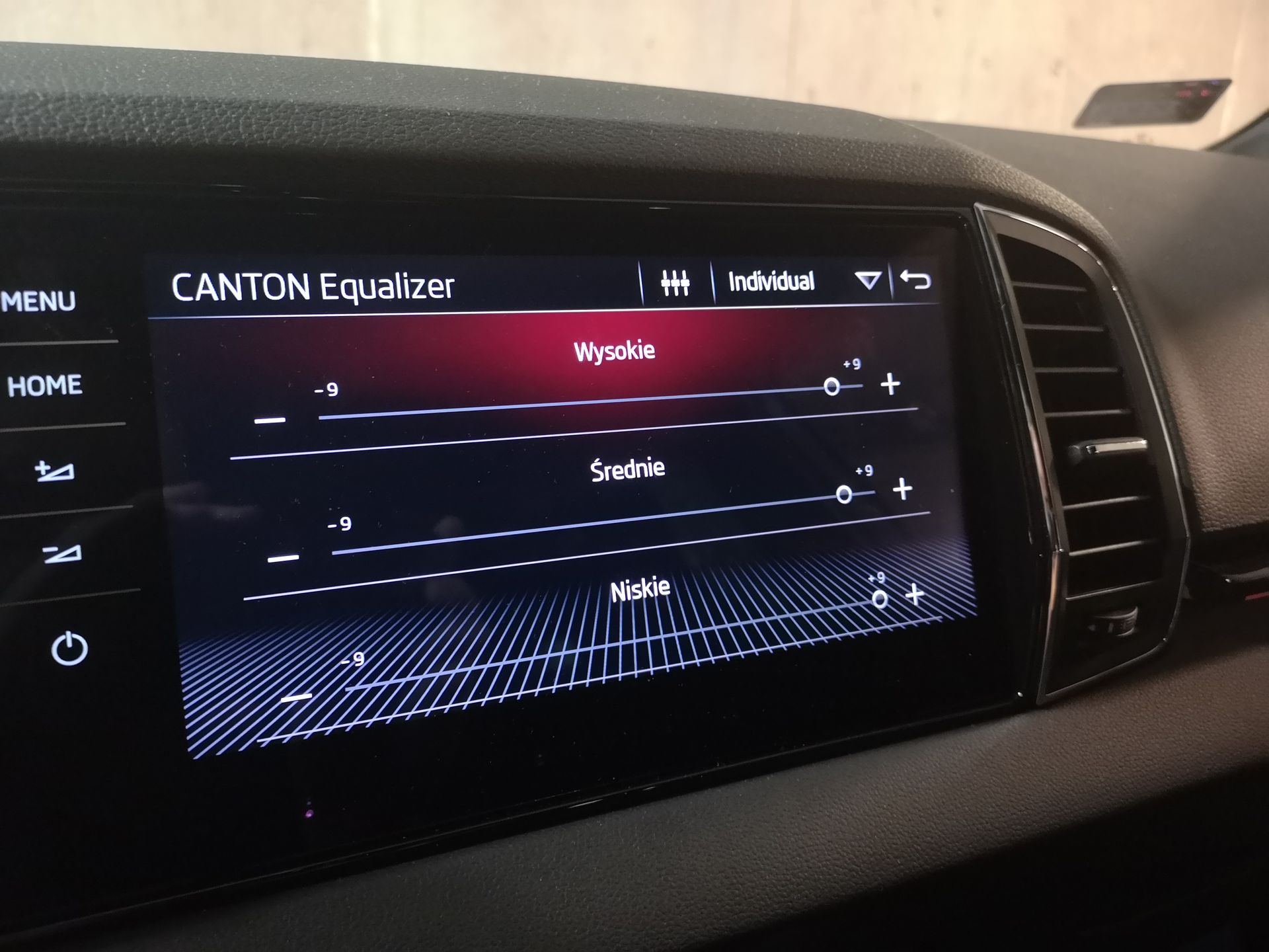 Skoda Karoq: Adaptacyjne zawieszenie, audio Canton i (prawie) zdalny dostęp do auta 11