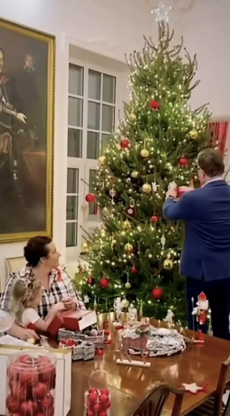 Jan Lubomirski pochwalił się świątecznym wystrojem swojego zamku