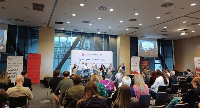 Intelektualne spa oraz o roli nowych mediów, dezinformacji i AI. Relacja z Patronite Forum 2024