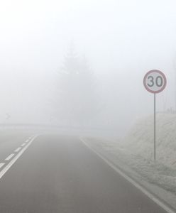 IMGW ostrzega. Gęste mgły w kilku województwach
