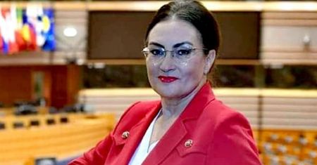 Apostołowie w lateksie. Europosłanka PiS oburzona wystawą
