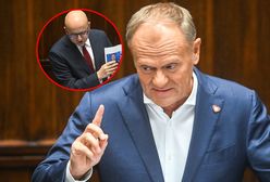 "Co za przykry widok". Tusk odpowiada Mateckiemu