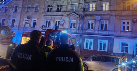 Z drogówki do pożaru. Spektakularna akcja funkcjonariuszy policji