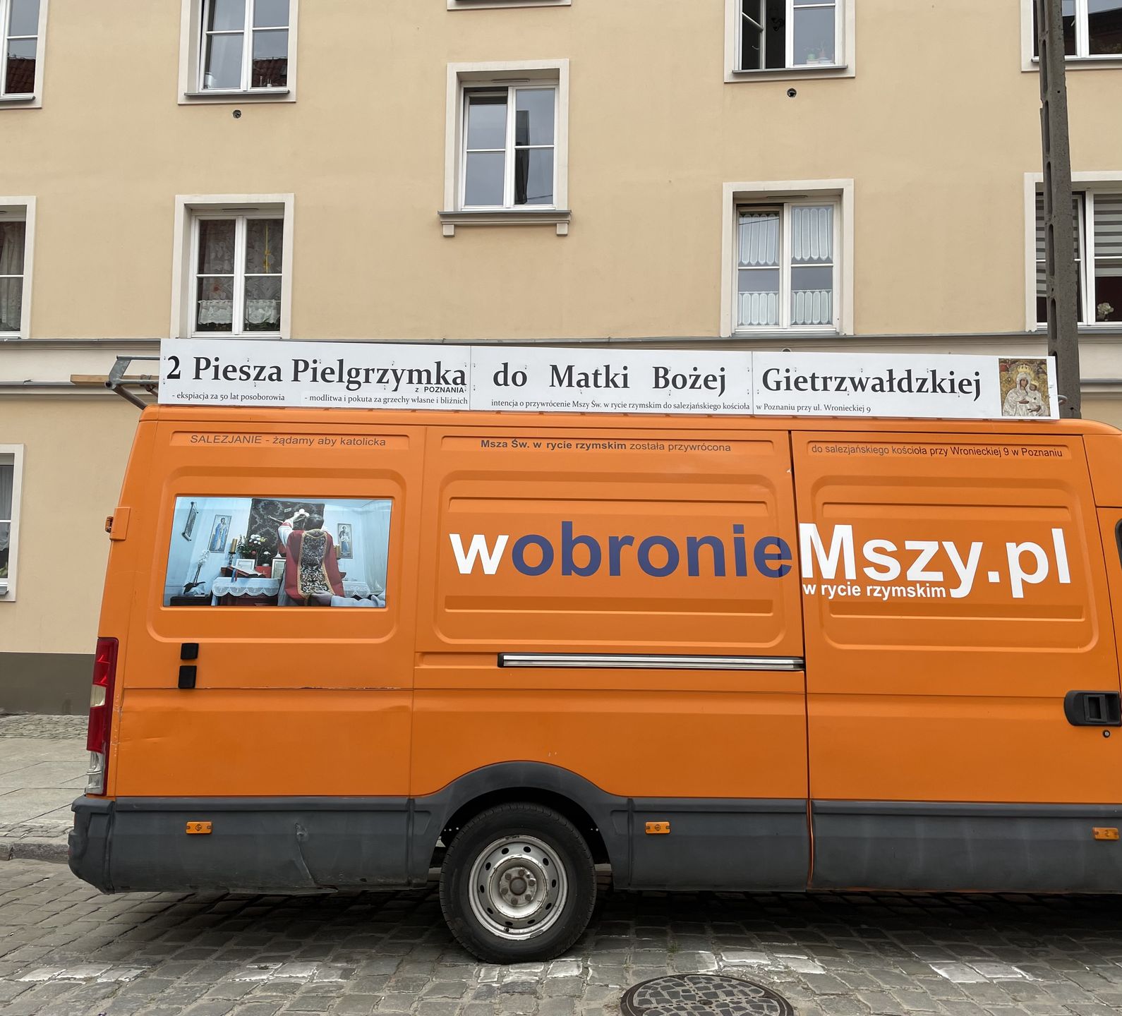 Pierwsza eksmisja księdza w Polsce. Komornik wszedł do celi zbuntowanego salezjanina